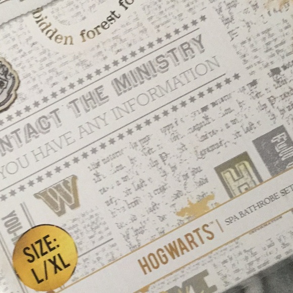 Hogwarts Spa Robe Set NIB🧙🏻‍♀️🧙🏻‍♂️ - Picture 4 of 7
